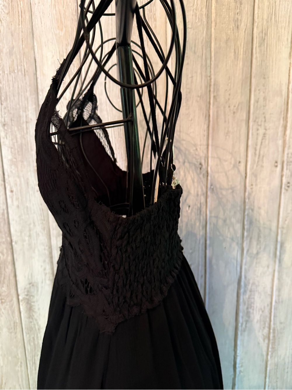 La Miel Black Lace-Front Midi Dress with Spaghetti Straps - Picture 4 of 13